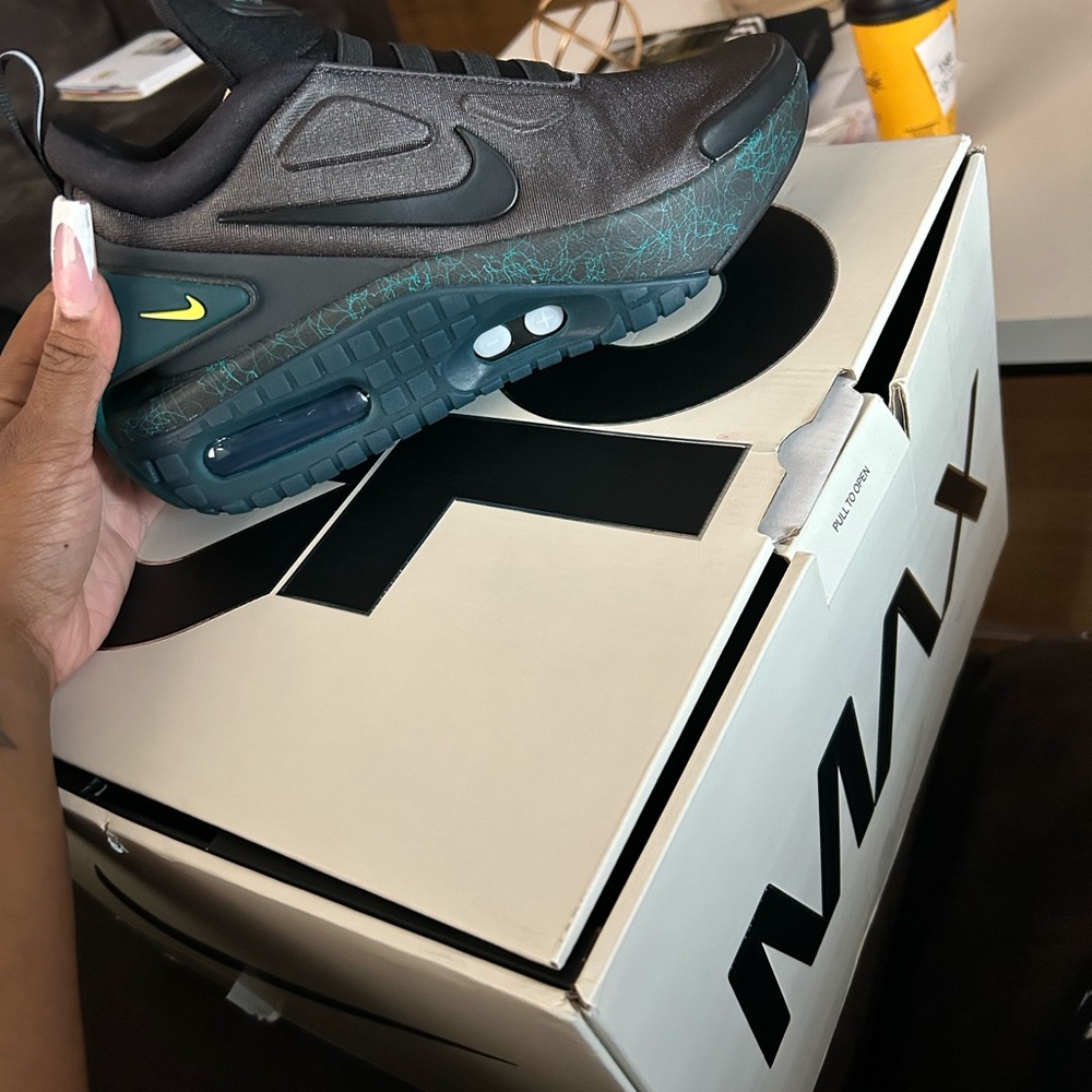 Air max chargeable shoes